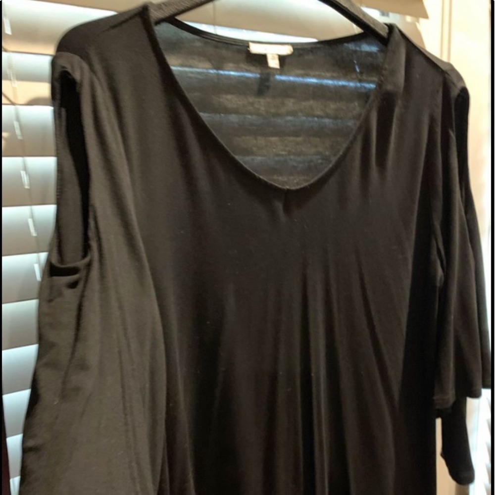 Blk blouse size med  wore once